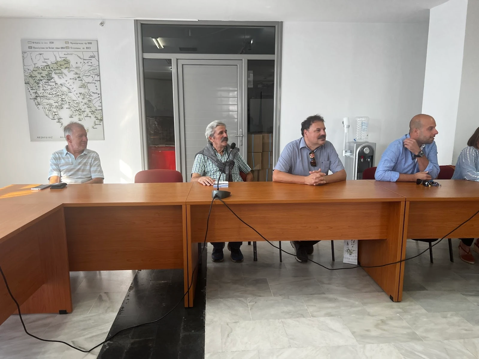 07 Επίσκεψη μαθητών και εκπαιδευτικών του Γυμνασίου-Λυκείου Κόμπανια Ουγγαρίας στον Δήμαρχο Δίου-Ολύμπου Βαγγέλη Γερολιόλιο