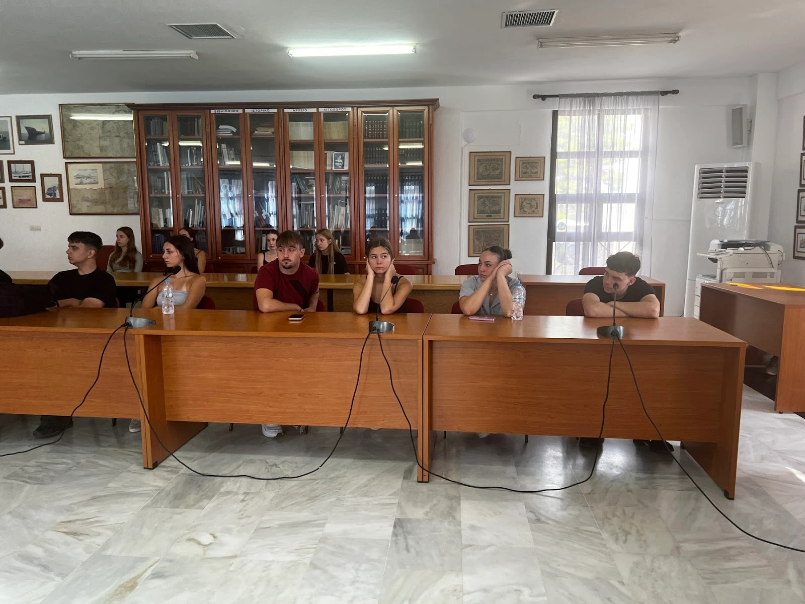 10 Επίσκεψη μαθητών και εκπαιδευτικών του Γυμνασίου-Λυκείου Κόμπανια Ουγγαρίας στον Δήμαρχο Δίου-Ολύμπου Βαγγέλη Γερολιόλιο